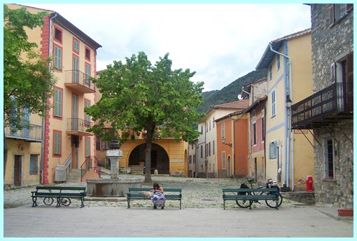 La
                                      Tour townsquare